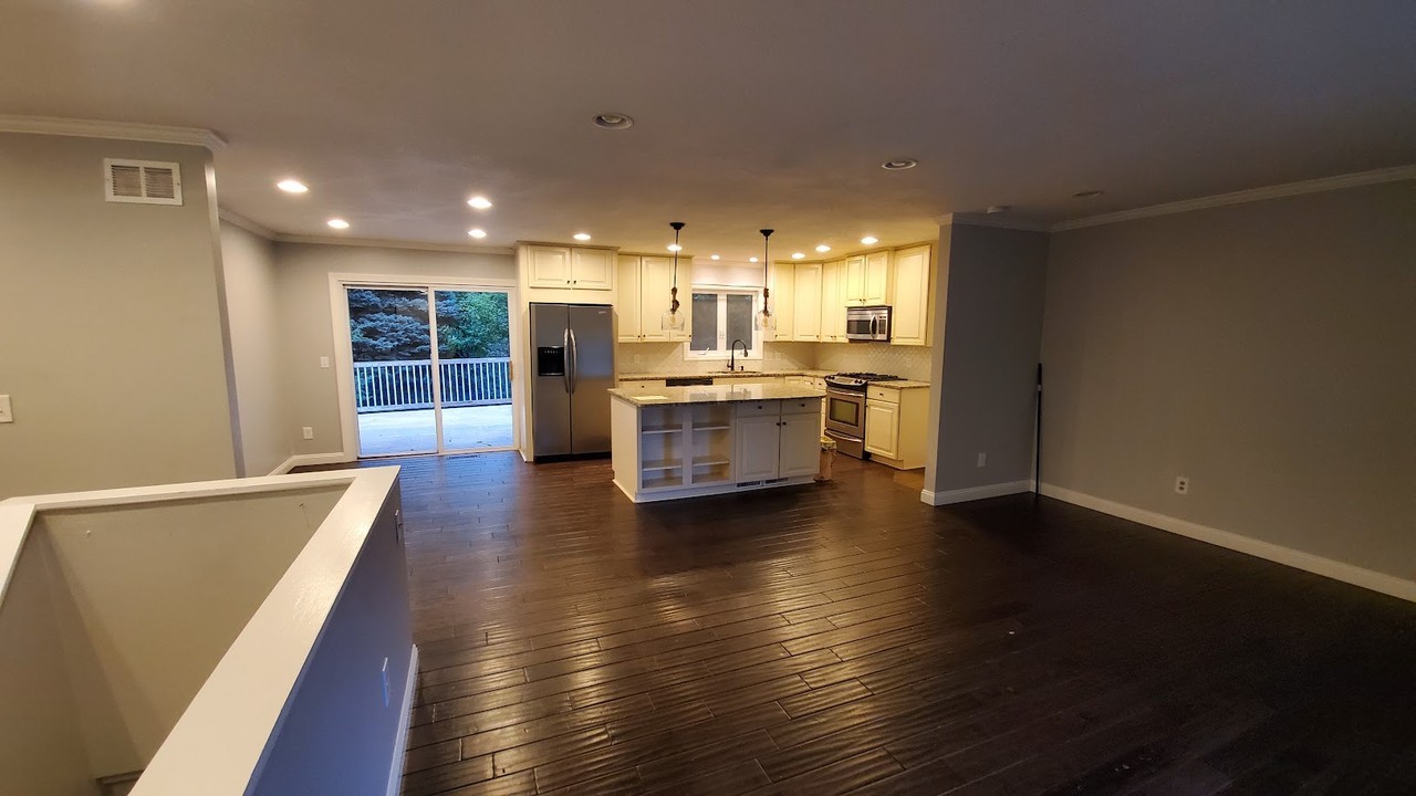 17190 Park Cir - Photo 2 of 18