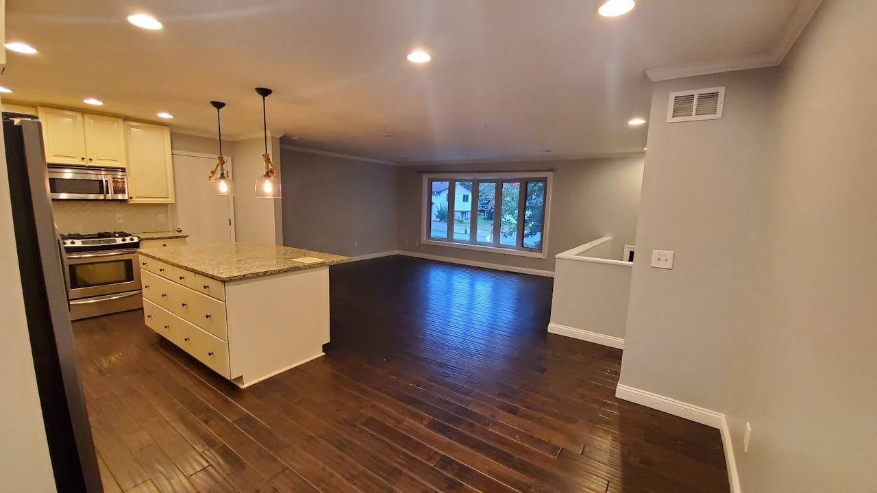 17190 Park Cir - Photo 3 of 18
