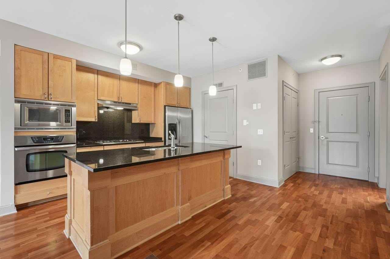 1060 Grand Ave - Photo 4 of 16