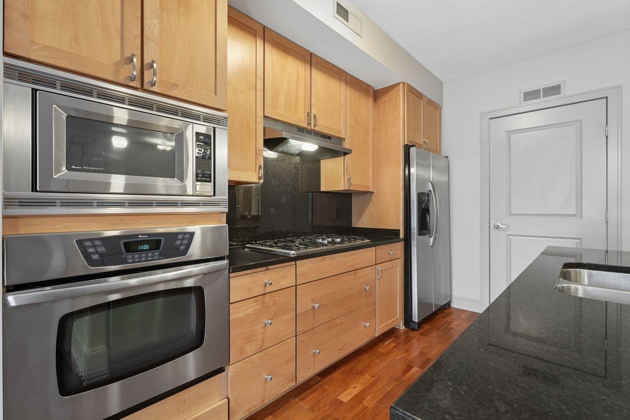 1060 Grand Ave - Photo 5 of 16