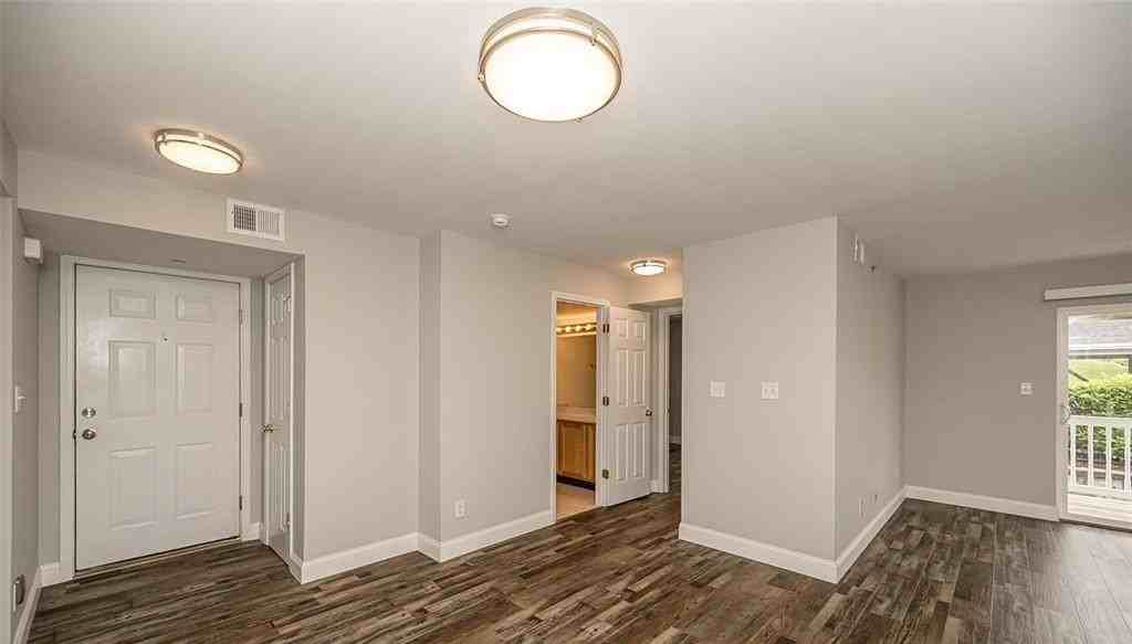 1112 Arbor Creek Dr - Photo 7 of 32