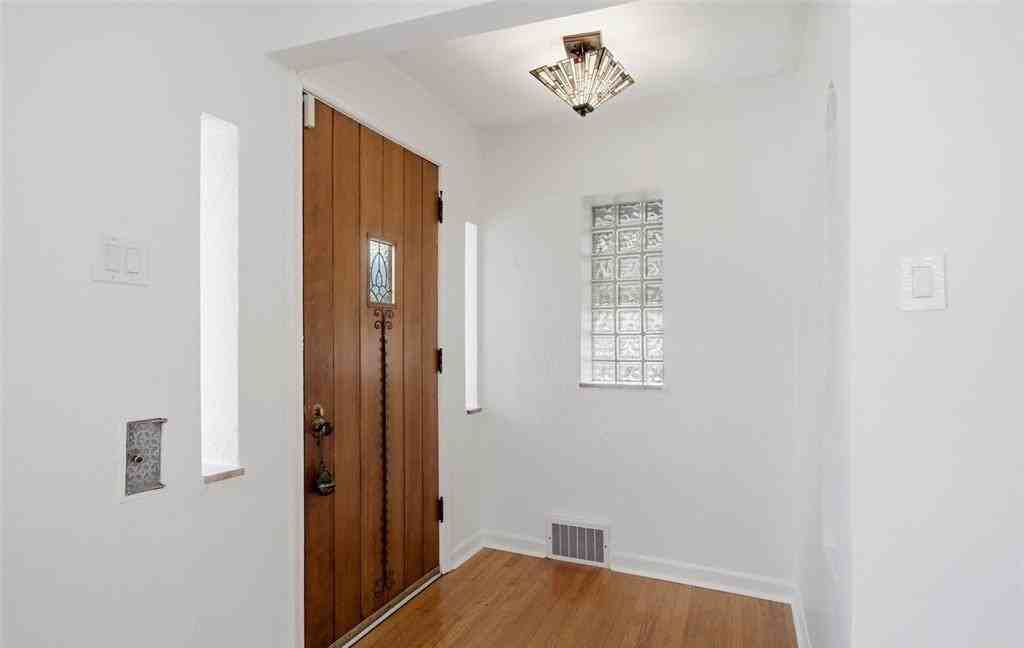 5711 Mardel Ave - Photo 2 of 40