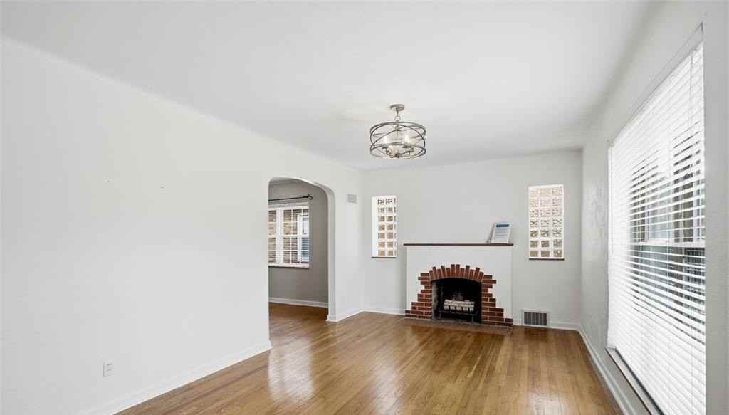 5711 Mardel Ave - Photo 3 of 40