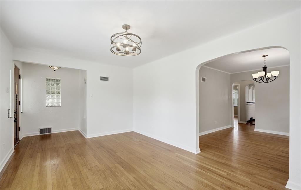 5711 Mardel Ave - Photo 6 of 40