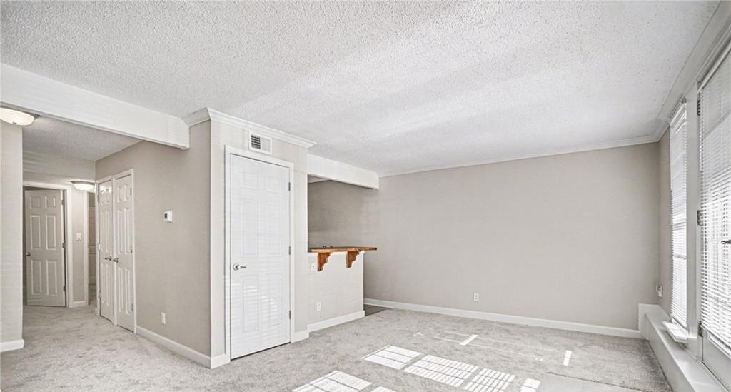 4727 Jarboe St - Photo 2 of 12
