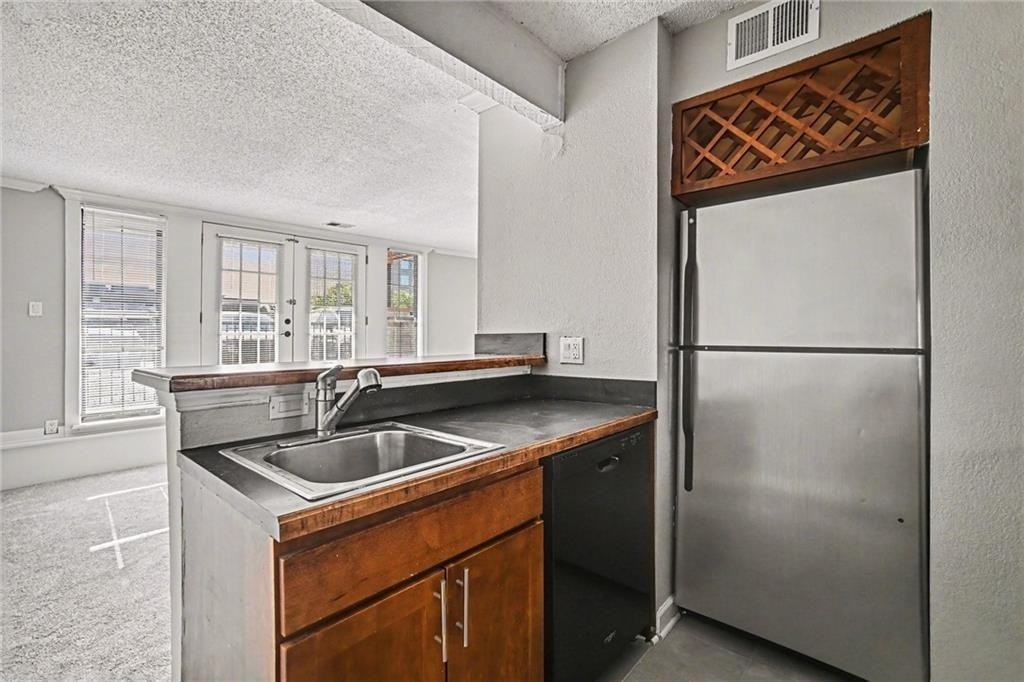 4727 Jarboe St - Photo 4 of 12