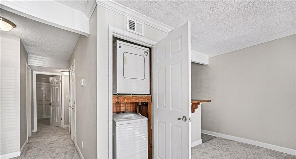 4727 Jarboe St - Photo 5 of 12