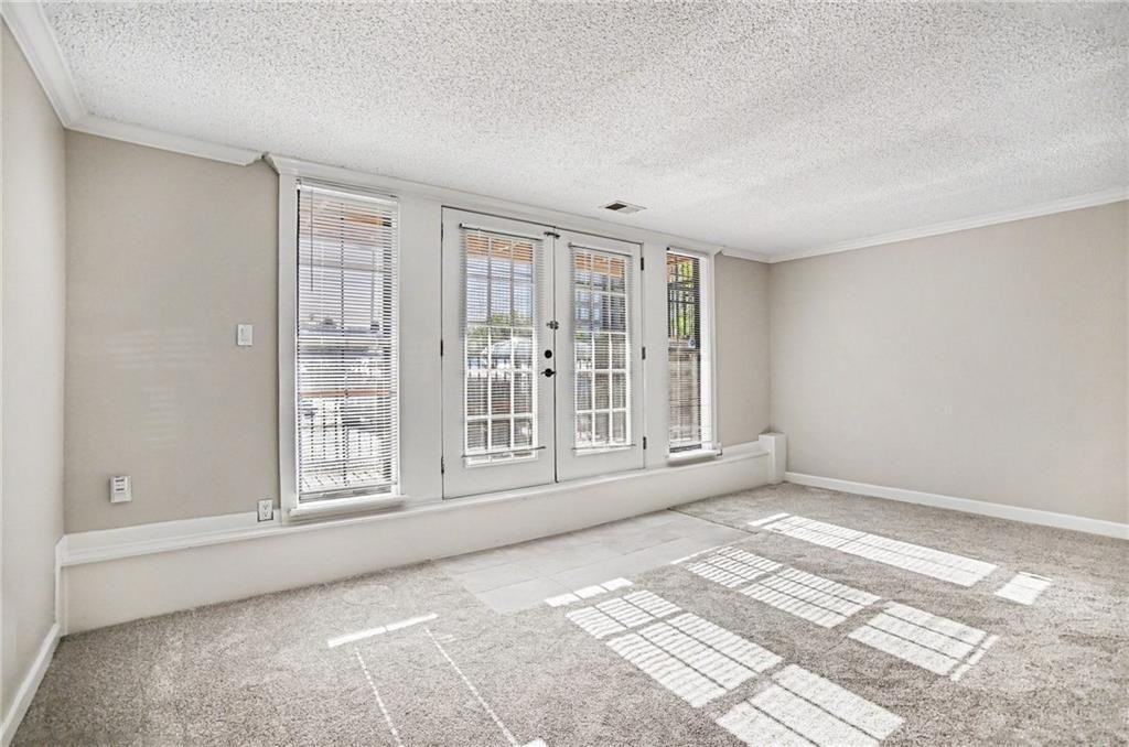 4727 Jarboe St - Photo 6 of 12