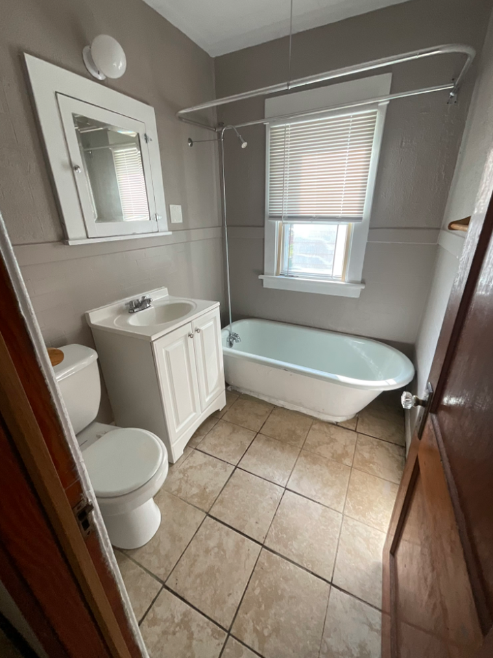 83 Fisher St - Photo 5 of 7