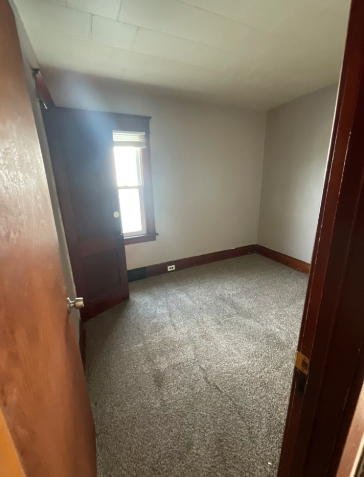 83 Fisher St - Photo 6 of 7