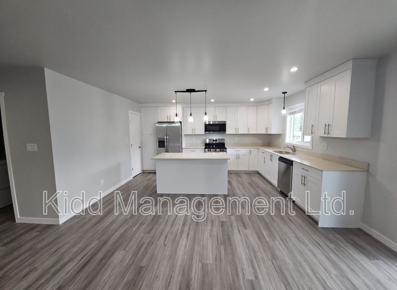 2020 Mcandrew Cres #1 - Photo 2 of 22