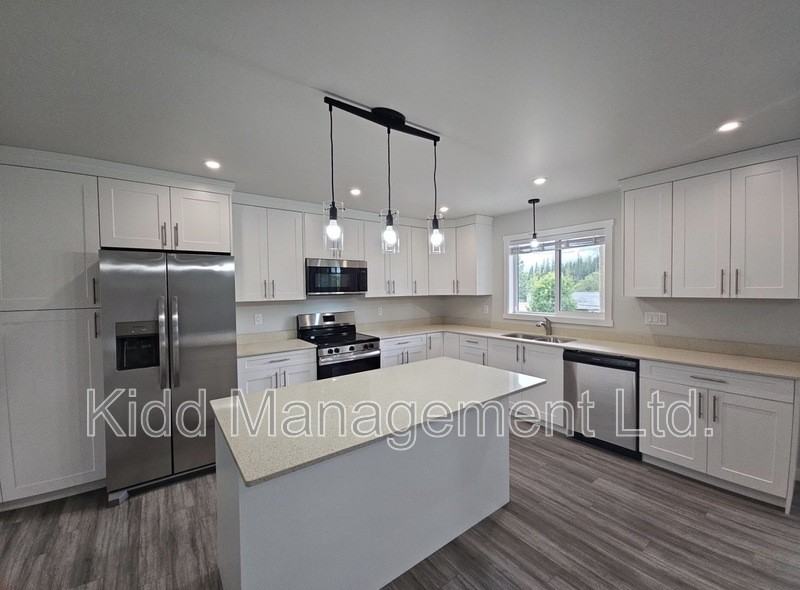 2020 Mcandrew Cres #1 - Photo 3 of 22