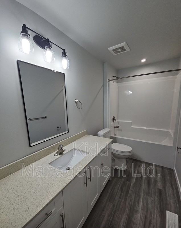 2020 Mcandrew Cres #1 - Photo 4 of 22