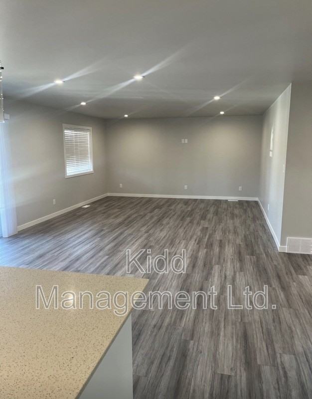2020 Mcandrew Cres #1 - Photo 6 of 22