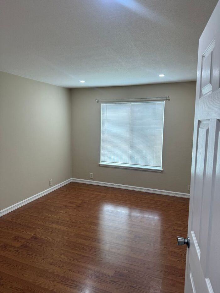 24665 Sylvan Glen Ct #5 - Photo 5 of 9