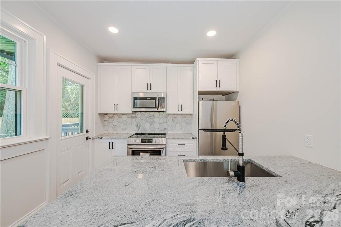 616 Oakland Ave #A - Photo 6 of 25