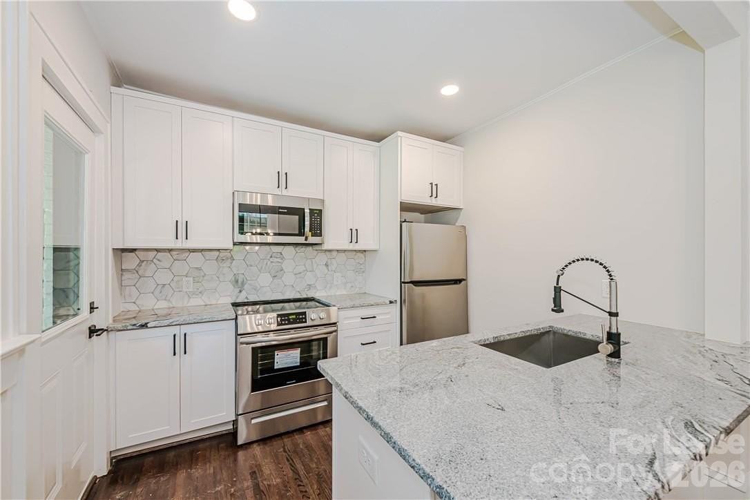 616 Oakland Ave #A - Photo 7 of 25