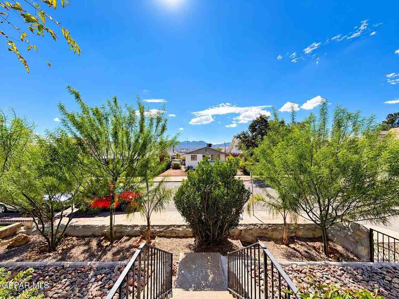 811 Upson Dr - Photo 4 of 22