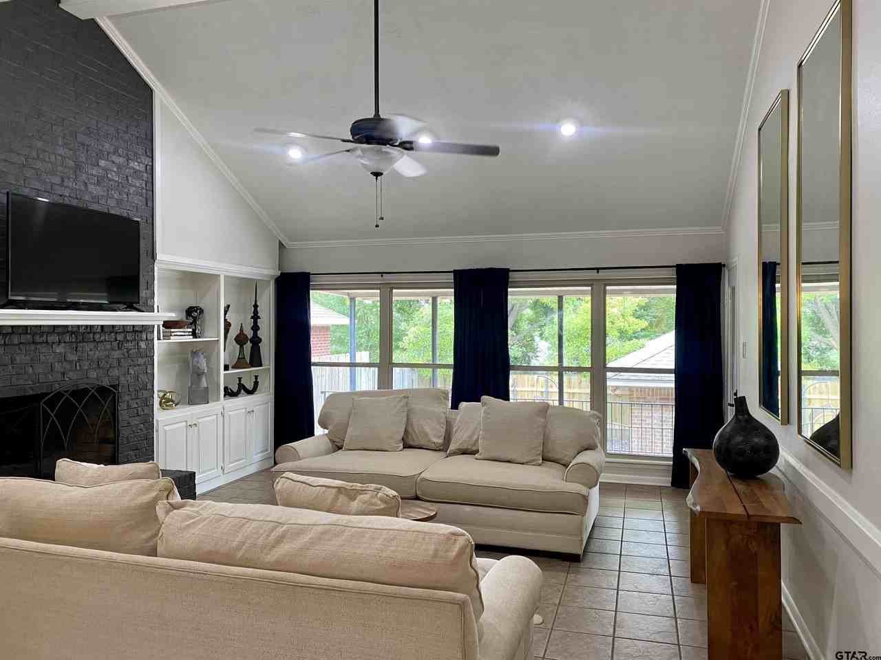 4805 Forestwood Blvd - Photo 3 of 24