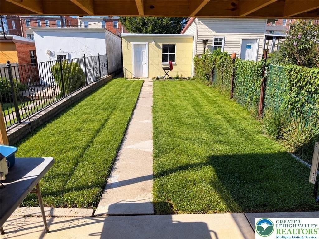 1120 S 10th St - Photo 3 of 33