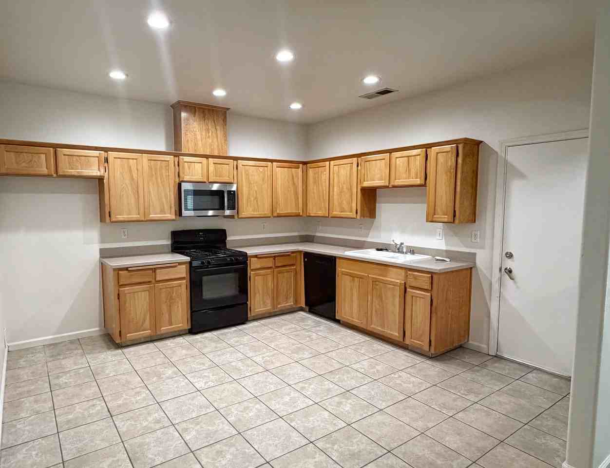 3106 N Fulgham Ct #2 - Photo 2 of 7