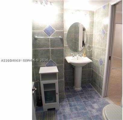 3129 Oakland Shores Dr #A104 - Photo 6 of 10