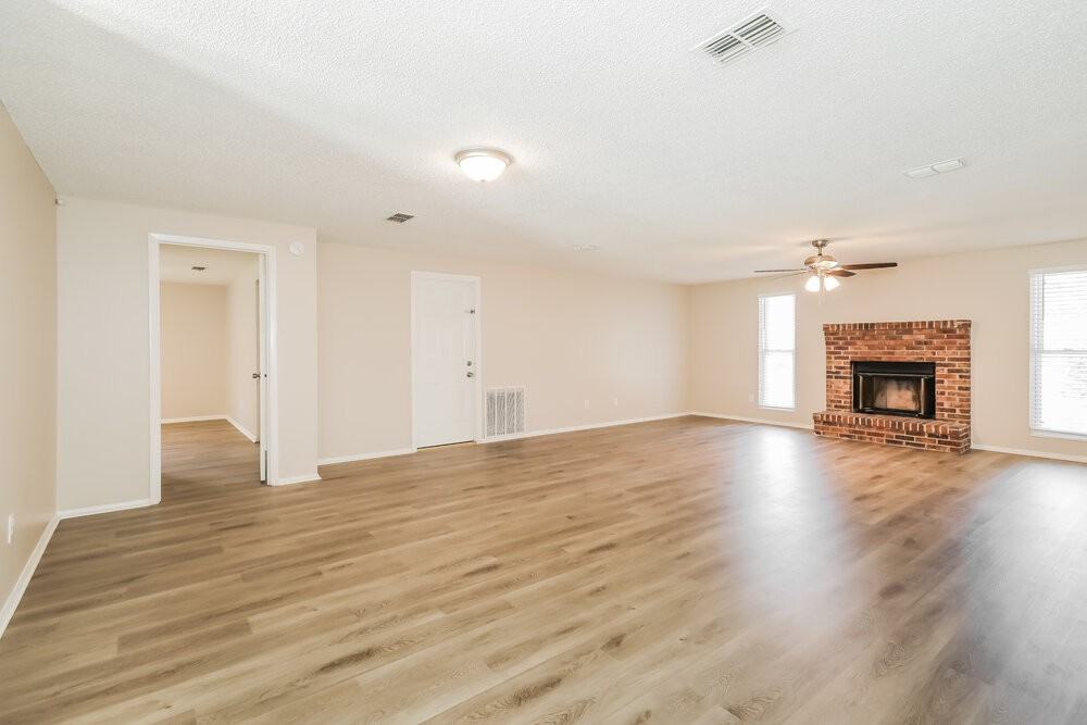 2759 Sharpes Ct - Photo 4 of 16
