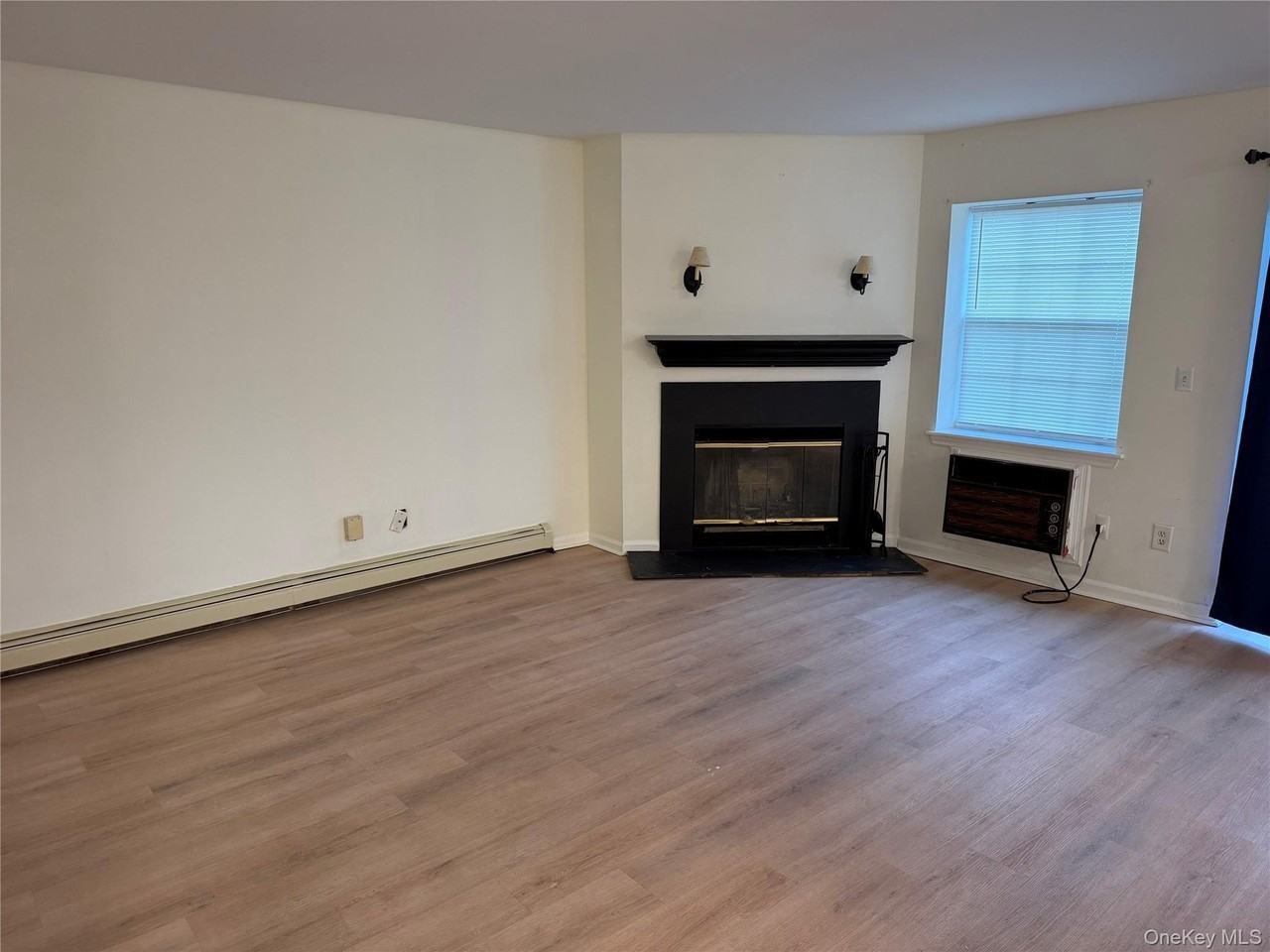 23 Lexington Hl #2 - Photo 3 of 17