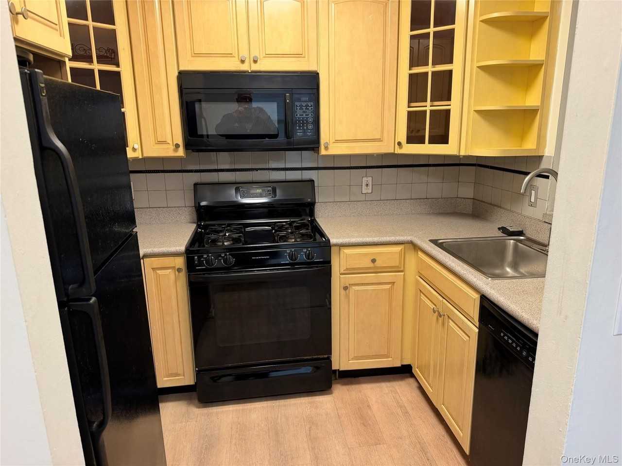 23 Lexington Hl #2 - Photo 6 of 17