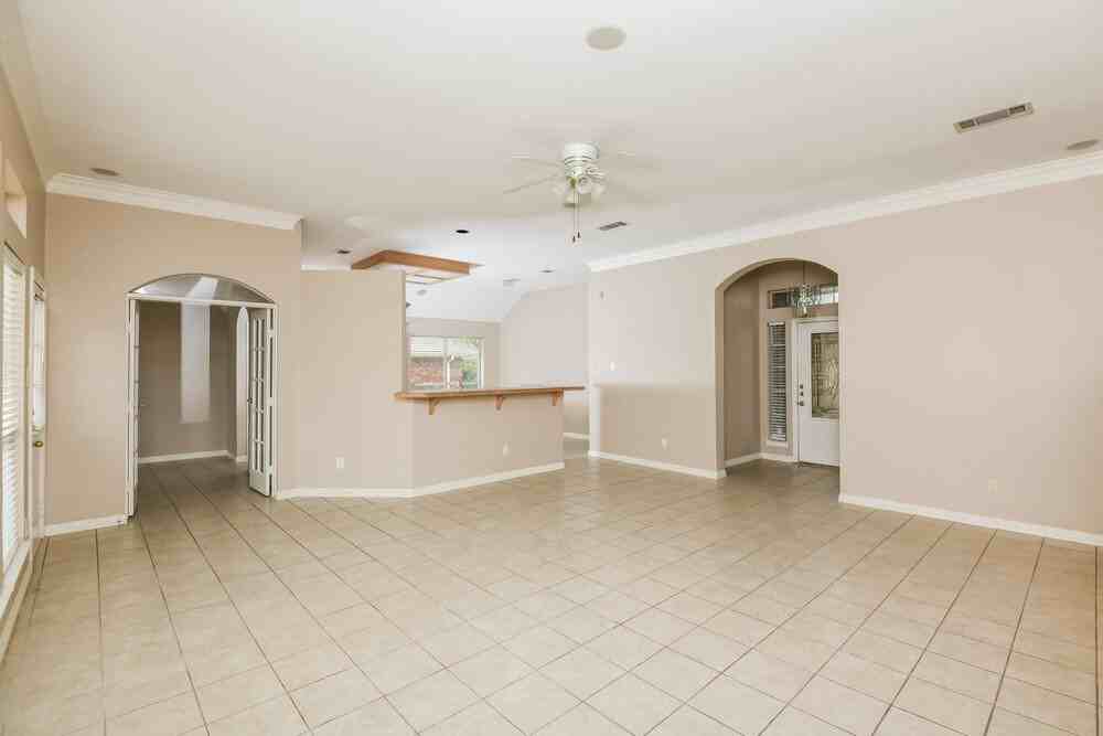 2724 Willow Creek Ct - Photo 3 of 16