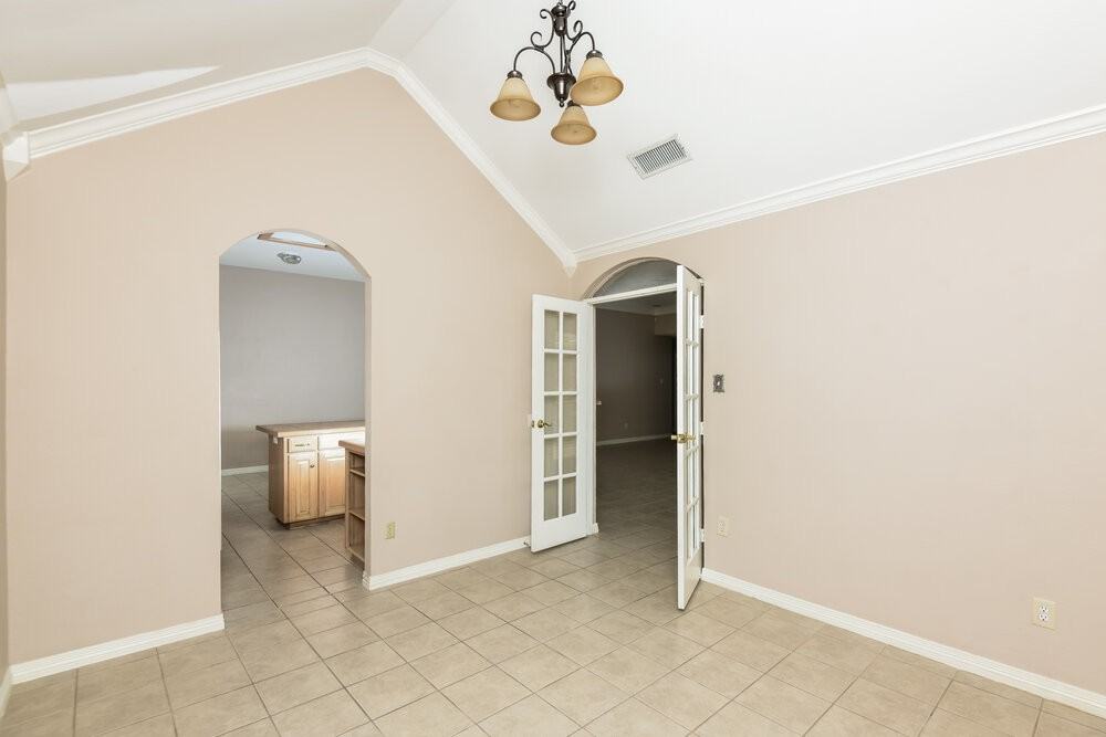2724 Willow Creek Ct - Photo 5 of 16