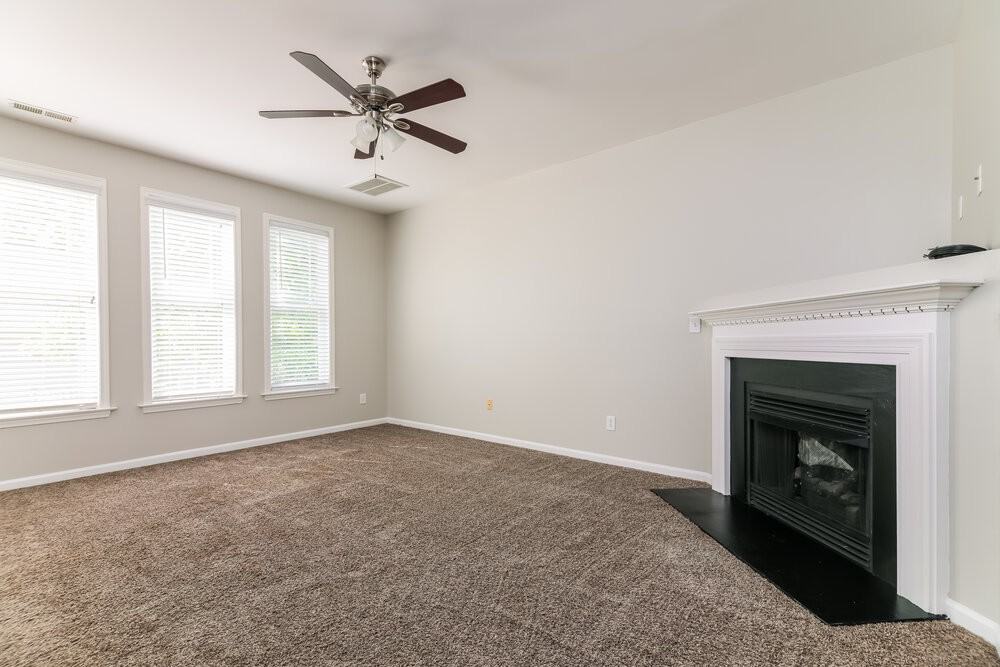 180 Hutson Ln - Photo 4 of 17