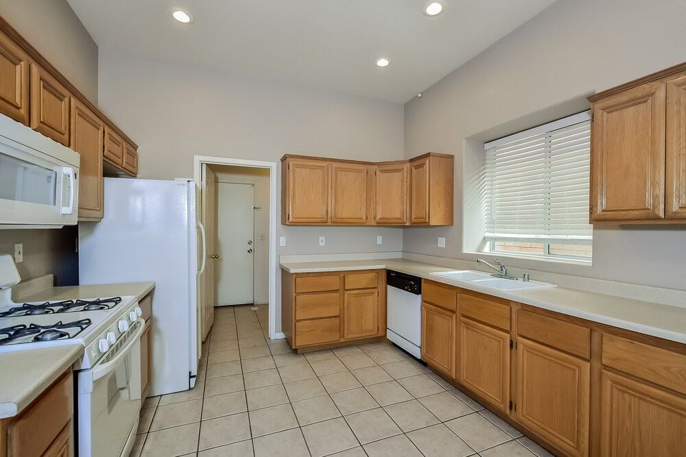 6651 Walnut Canyon Dr - Photo 7 of 16