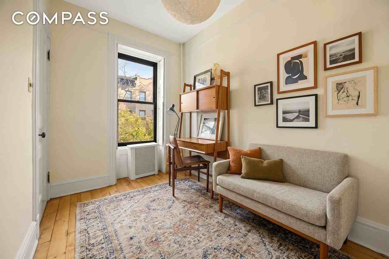 680 Carroll St #3 - Photo 6 of 9