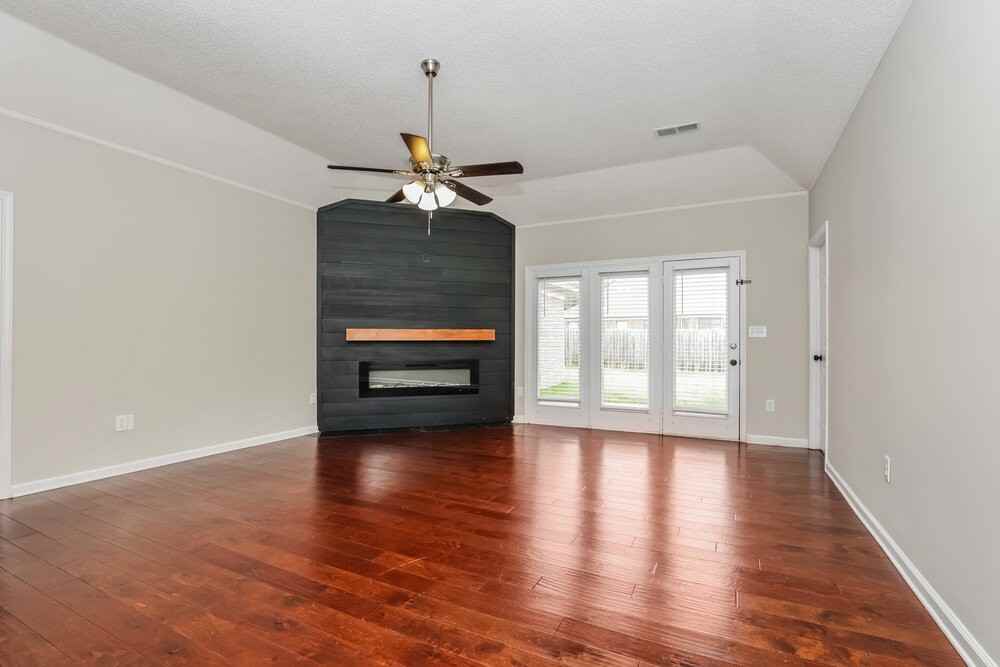 9262 Chimneyrock Blvd - Photo 4 of 17
