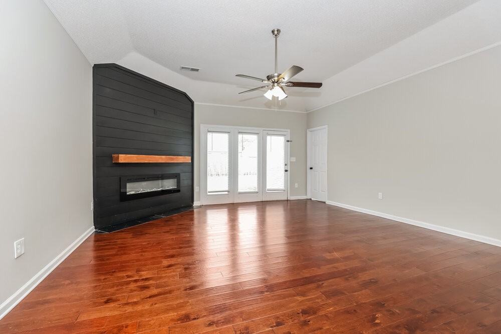 9262 Chimneyrock Blvd - Photo 5 of 17