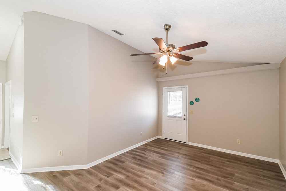 8330 Argyle Corners Dr - Photo 3 of 16