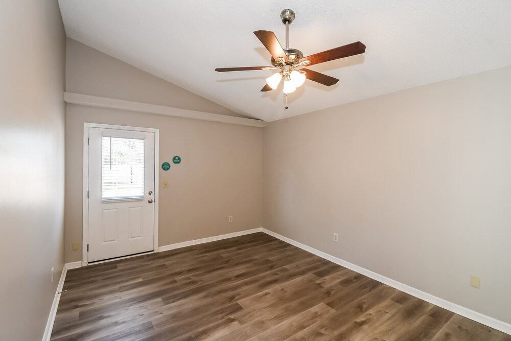 8330 Argyle Corners Dr - Photo 5 of 16