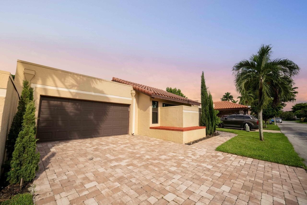 21356 Sonesta Way - Photo 2 of 32