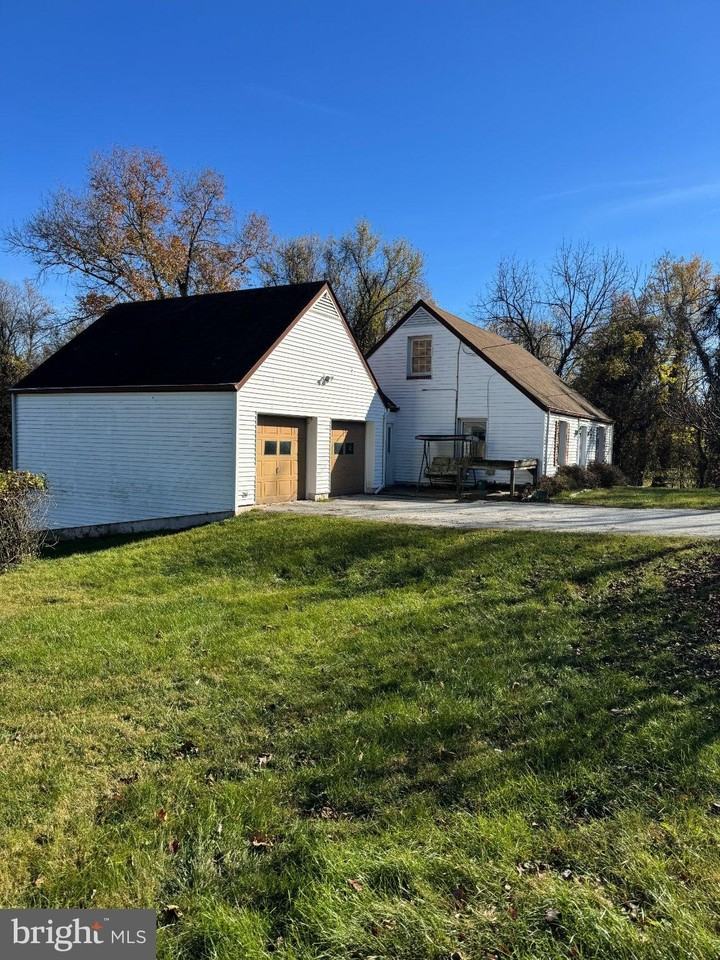 8711 Emge Rd - Photo 2 of 15