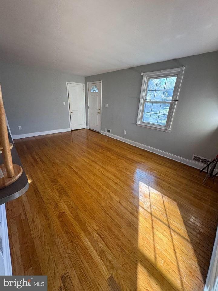 8711 Emge Rd - Photo 5 of 15