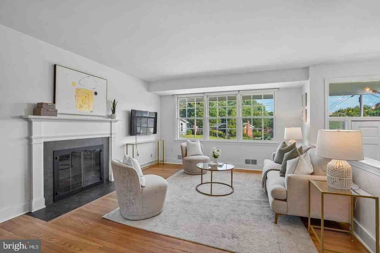 10316 Monroe Ct - Photo 4 of 27