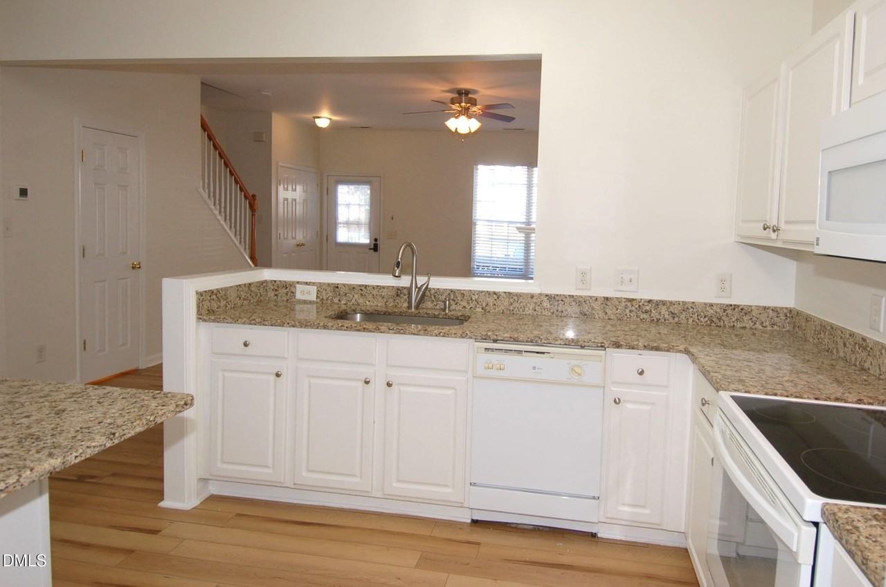 4421 Vienna Crest Dr - Photo 2 of 16