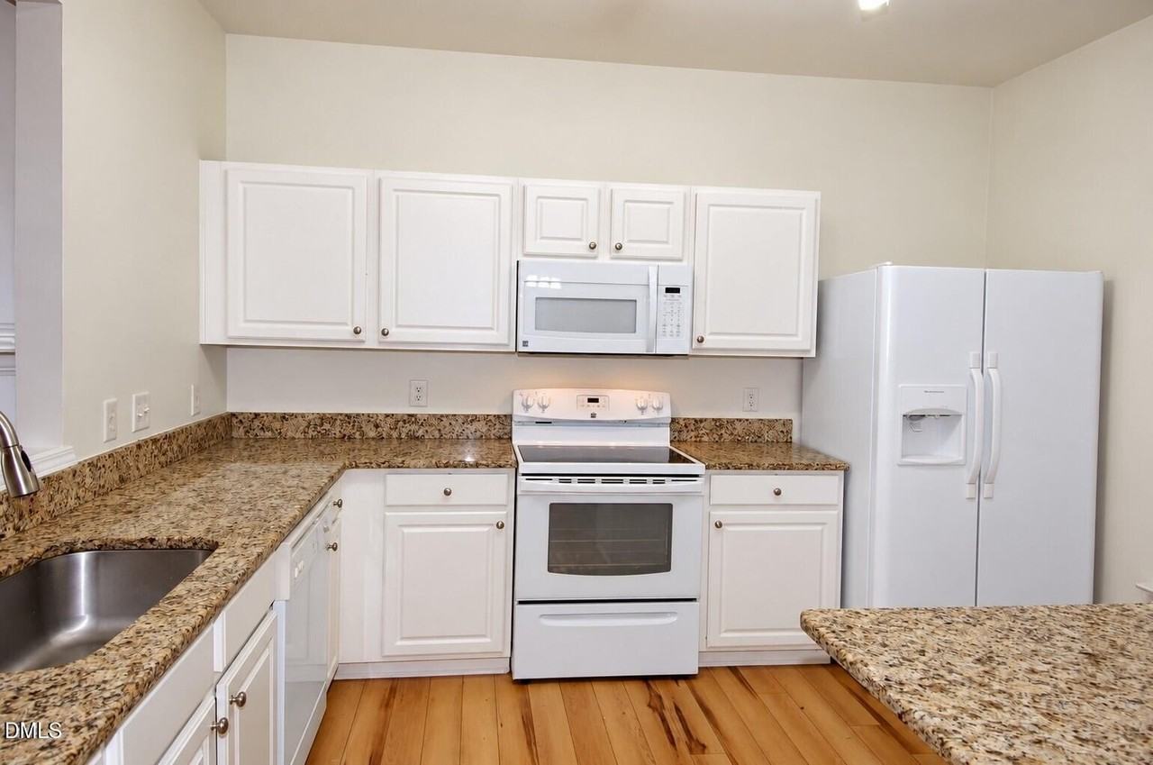 4421 Vienna Crest Dr - Photo 3 of 16