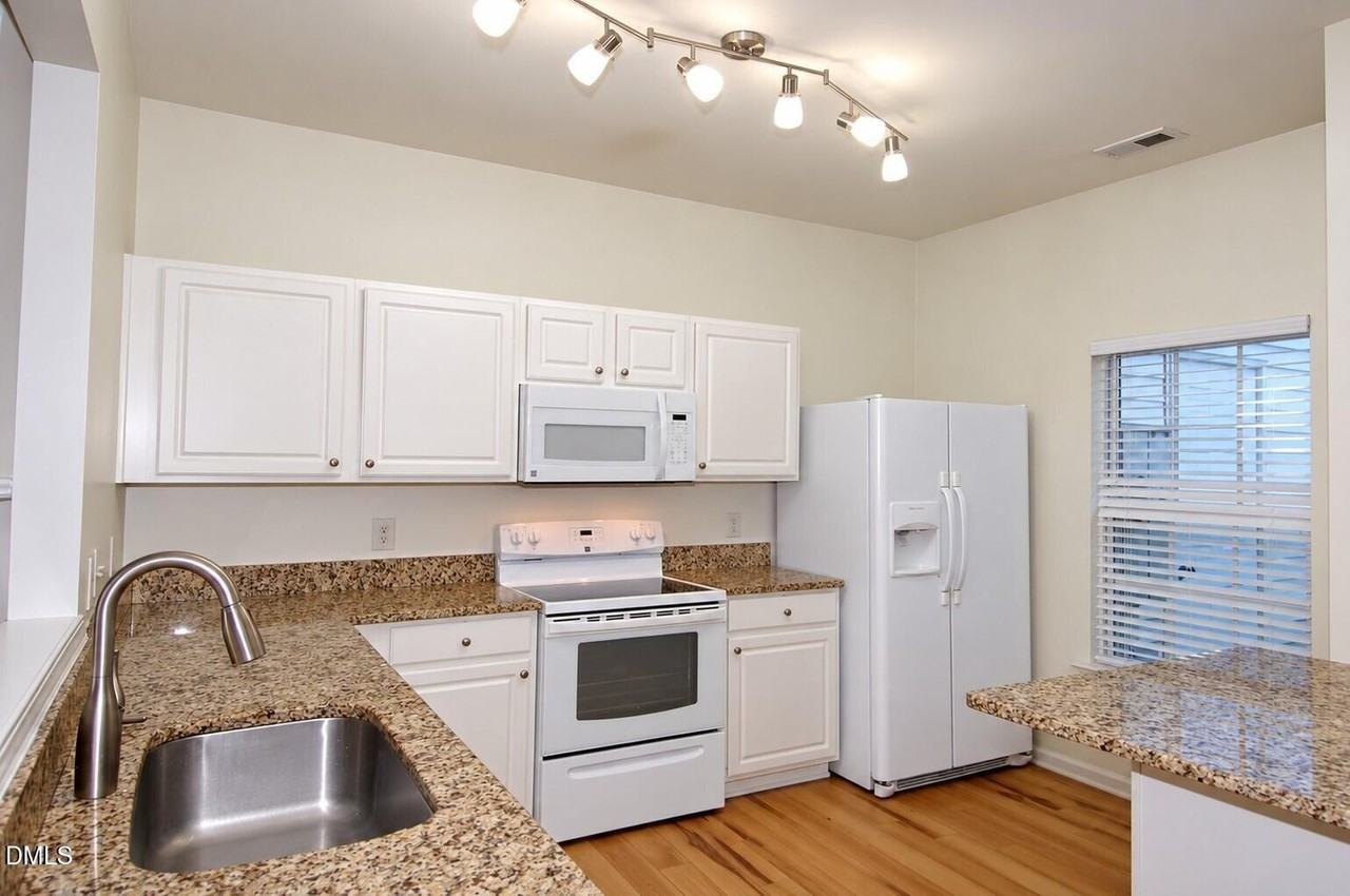 4421 Vienna Crest Dr - Photo 4 of 16