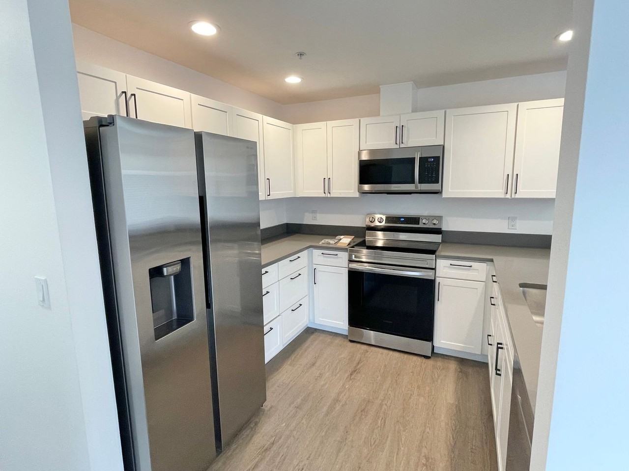 9222 Roosevelt Way Ne #402 - Photo 5 of 24