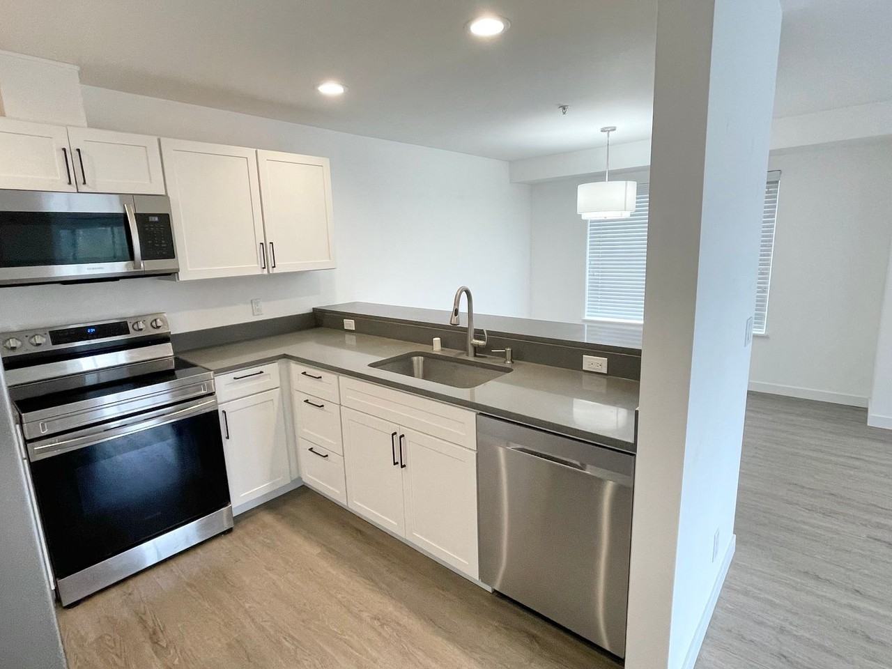 9222 Roosevelt Way Ne #402 - Photo 6 of 24