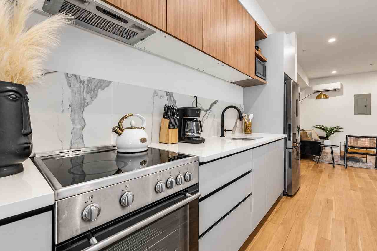 583 Lorimer Street - Photo 5 of 26