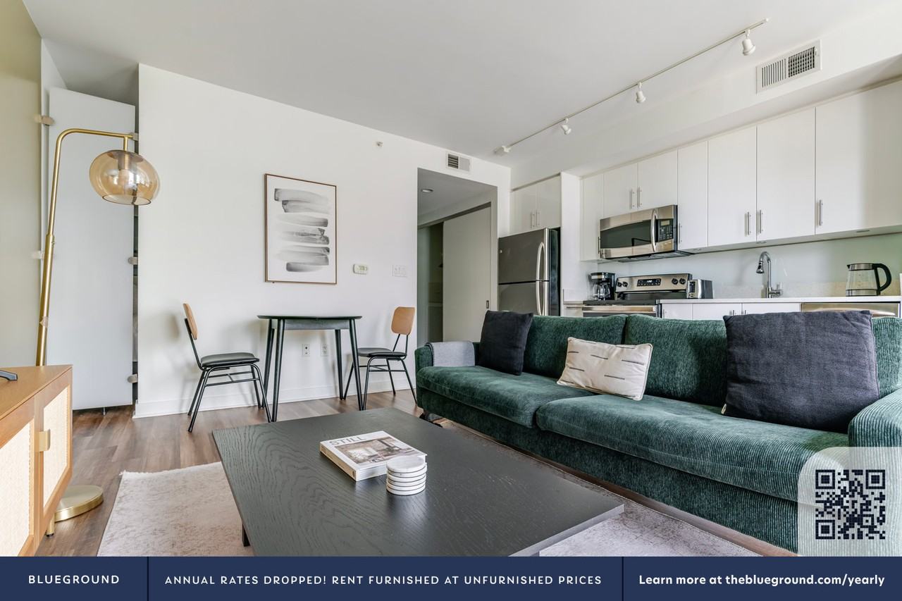 875 10th St Nw #1275 - Photo 3 of 32