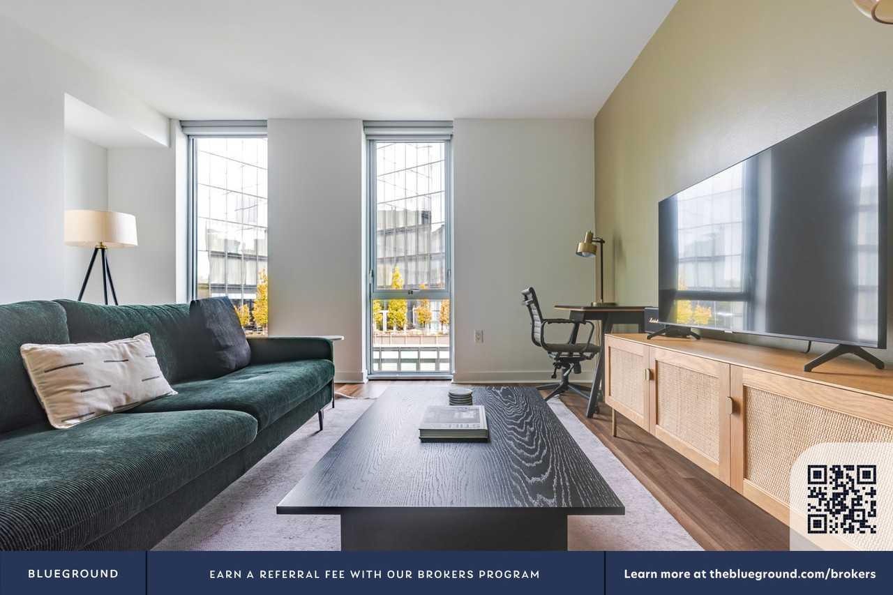 875 10th St Nw #1275 - Photo 4 of 32